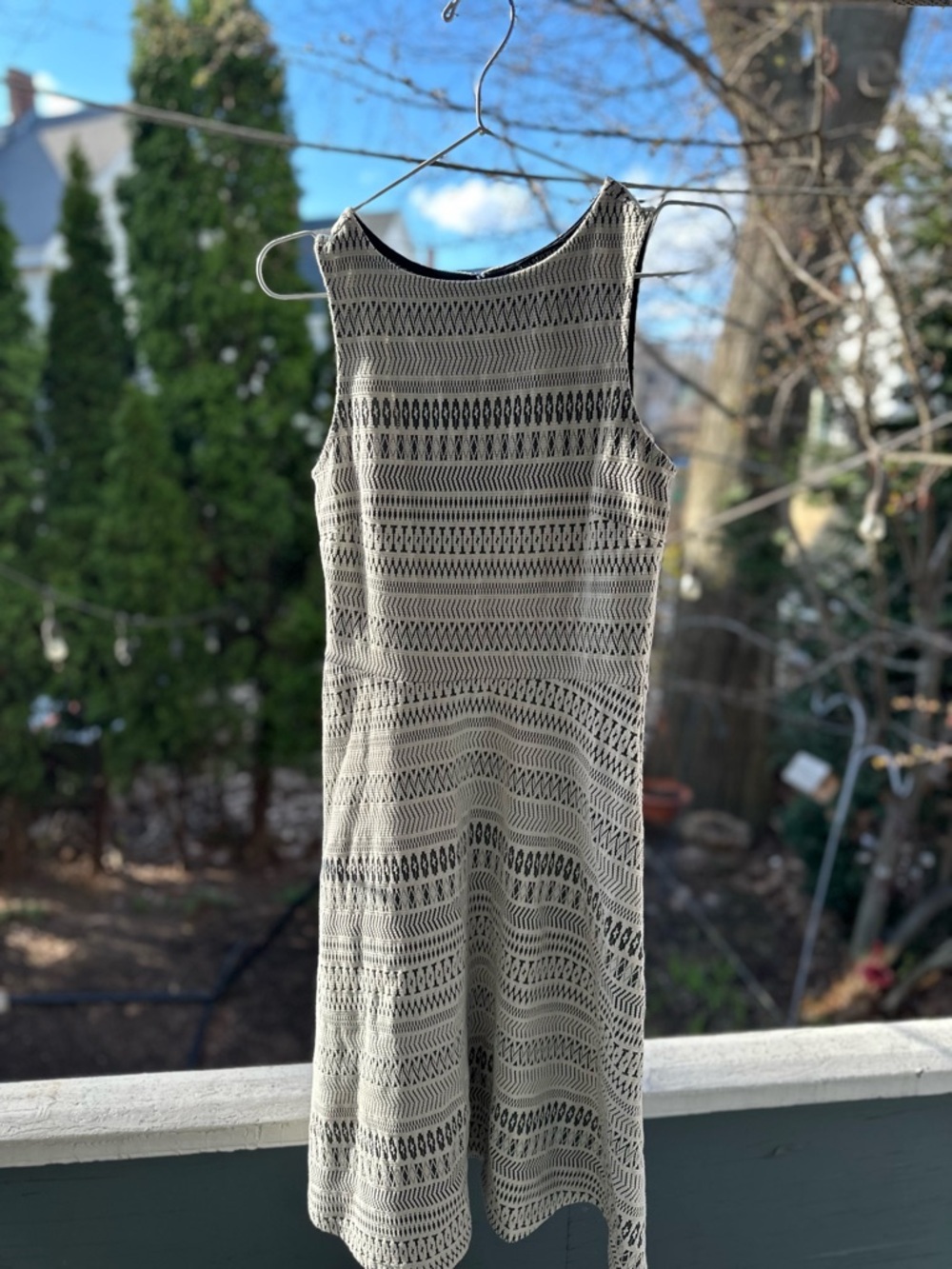 Banana Republic Black and Cream Sleeveless Dress